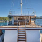 Een vooraanzicht van het dek