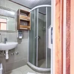 Andela lora badkamer