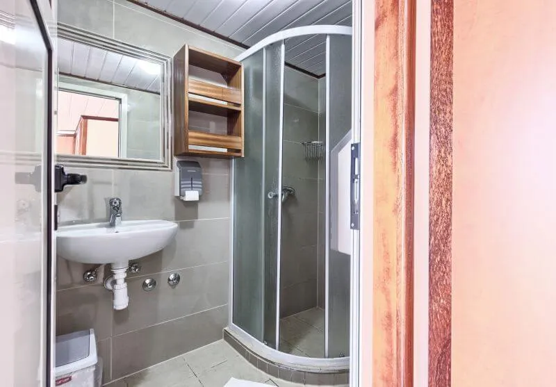 Andela lora badkamer