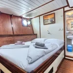 Dubbele hut Andela lora benedendeks