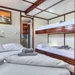 Andela lora vierpersoonshut benedendeks