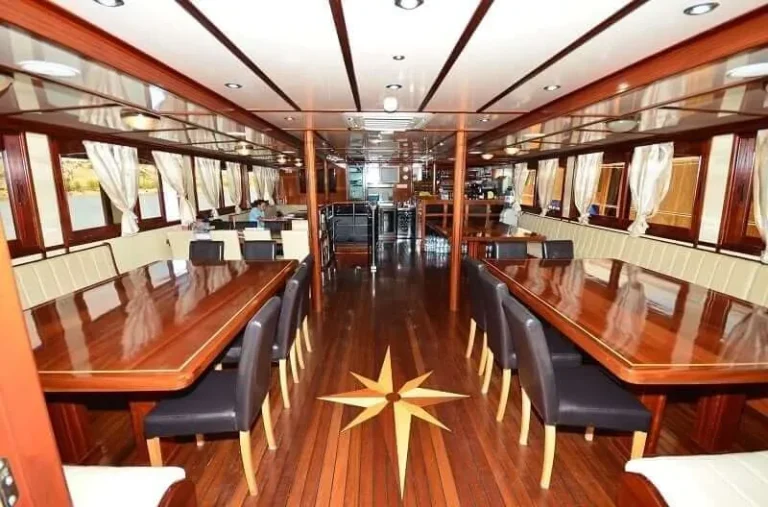 Andela lora salon small