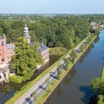 Luftaufnahme von Schloss Nijenrode an der Vecht in den Niederlanden