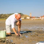 C b terschelling wadslak man strand jeroen berends