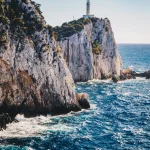 Kap Lefkada oder Leuchtturm von Lefkas und Klippen im südlichen Teil der Insel Lefkada, Griechenland