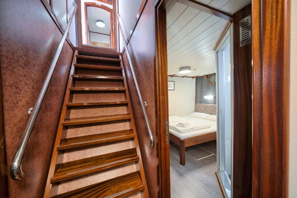 Cc trap met uitzicht in een dubbele cabine