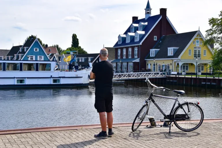 Ceb a fietser in huizen bij fluvius