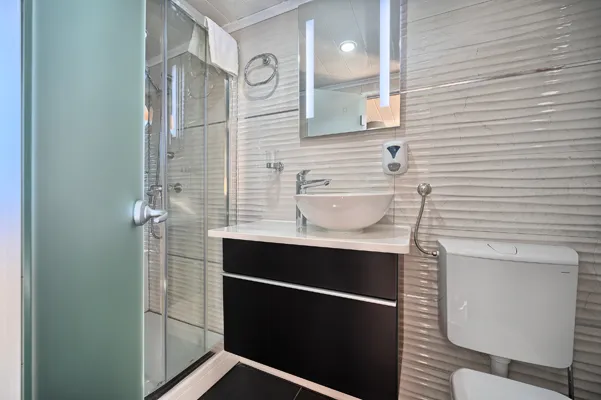 Cf d f moderne badkamer met douche