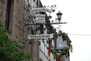 Tutustu Cochemin viehättävyyteen ja Reichsburgin linnan mahtavuuteen.