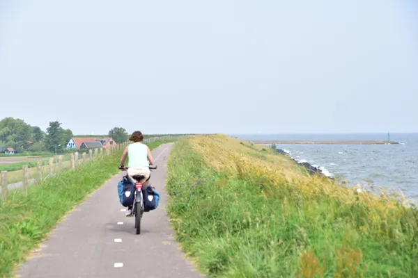 D fe cykling langs diget i enkhuizen