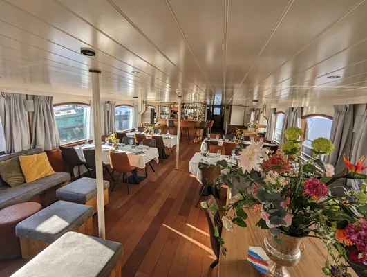 Dc e restaurant and bar