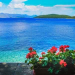 Elaphiti eilanden, turkoois adriatisch strand bij Korcula, Dalmatië, Kroatië