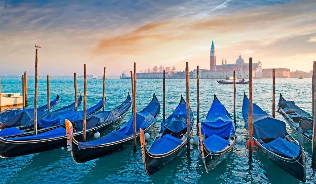 Gondole al tramonto stockpack adobe stock x