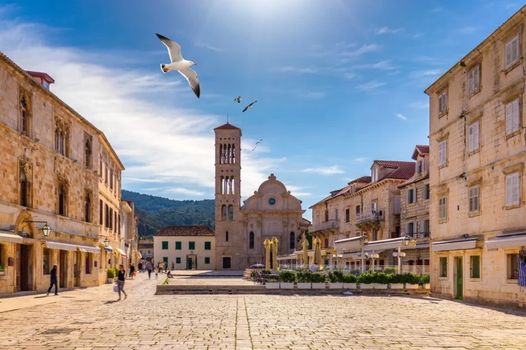 Il centro storico di Hvar in scala