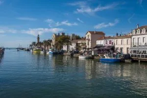 Eintauchen in die ruhige Schönheit der französischen Wasserwege