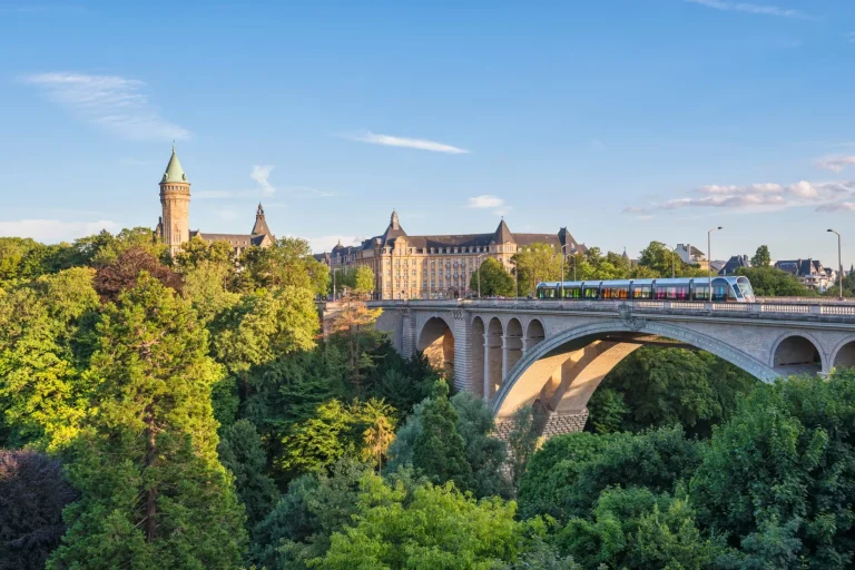 Grand-Duché de Luxembourg, horizon de la ville au pont Adolphe