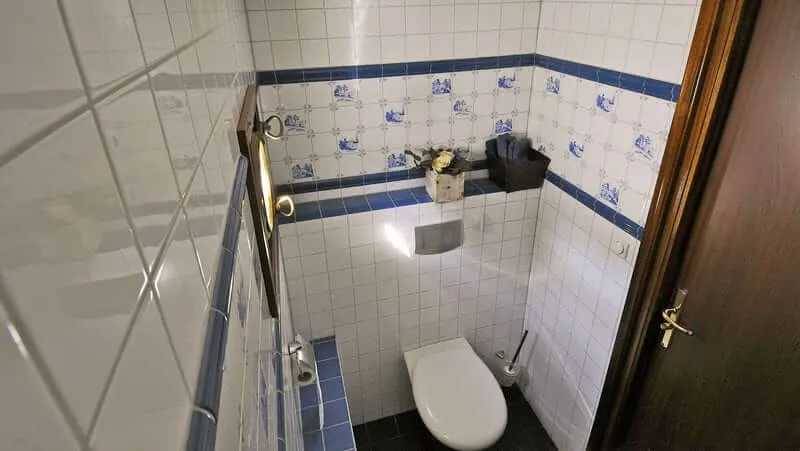 Mare fan fryslan cabin bathroom