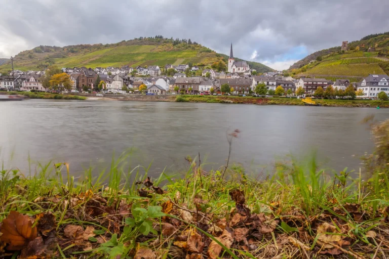 Village viticole de Klotten sur la Moselle Rheinland Pfalz Allemagne