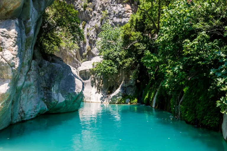 Saklikent Canyon on syvin kanjoni Etelä-Turkissa, Goynuk kanjoni Saklikent, joka sijaitsee Kemerin alueella, Antalyan maakunnassa.