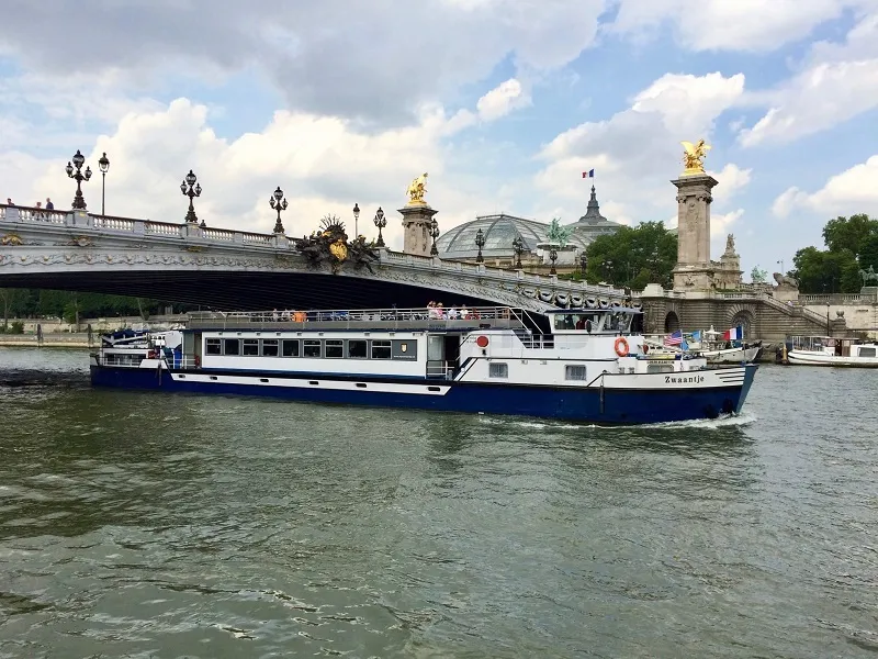 Ship zwaantje sailing paris bridge